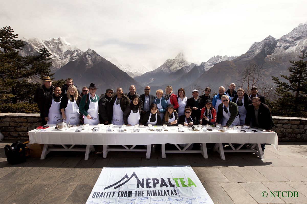 सगरमाथको स्याङ्बोचेमा नेपाली चिया Image
